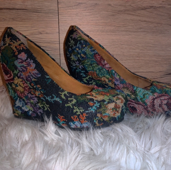 Aldo Shoes - Vintage style Aldo wedges